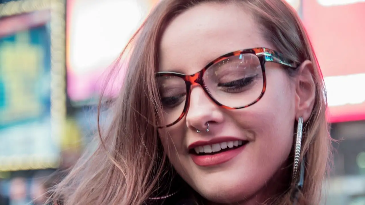Pros-and-cons-of-nose-piercing